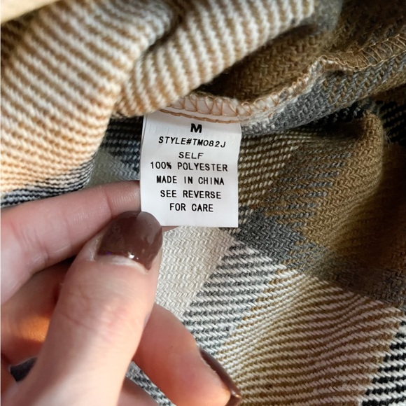 Women’s Shacket | Urban Daisy Plaid Shacket NWT - Picture 5 of 11